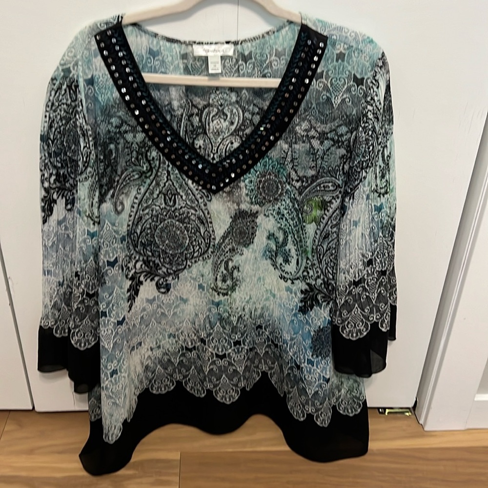 Dress Barn flowy top, 3X, tunic with embellishments.